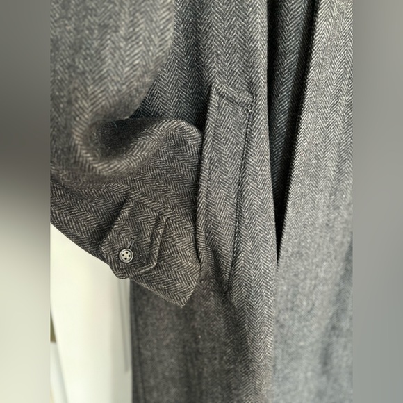 Beautiful vintage men’s wool coat. Dark grey and gorgeous weight. Probably XL - Picture 3 of 5